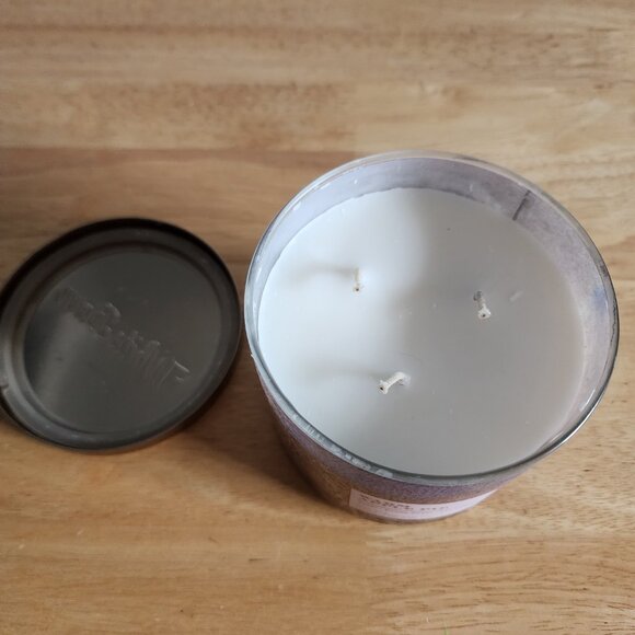 NWT Bath and Body Works, 3-Wick Candle, Warm Apple Pie - Picture 2 of 4